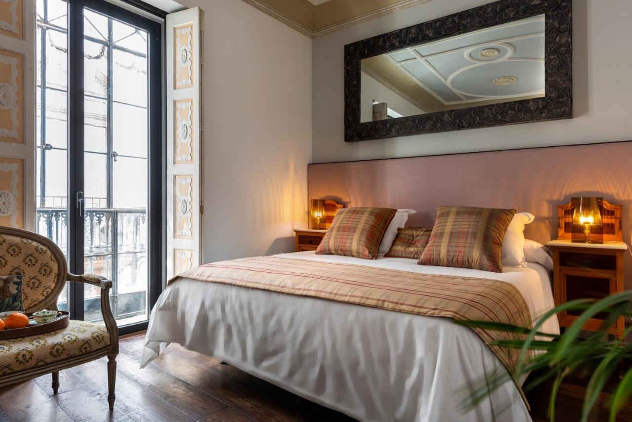 Pajaro Rebelde Bed & Breakfast Seville Luaran gambar