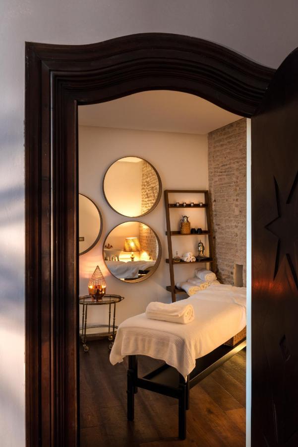 Pajaro Rebelde Bed & Breakfast Seville Luaran gambar