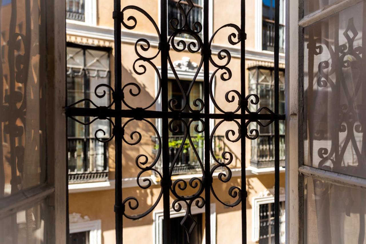 Pajaro Rebelde Bed & Breakfast Seville Luaran gambar