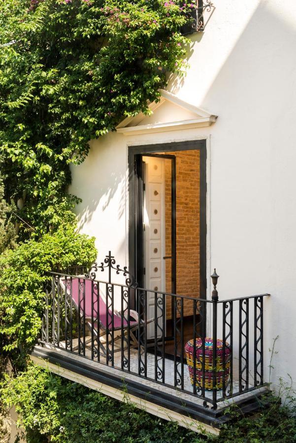 Pajaro Rebelde Bed & Breakfast Seville Luaran gambar